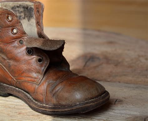 Reviving tired-looking shoes: the power of magic shoe repair